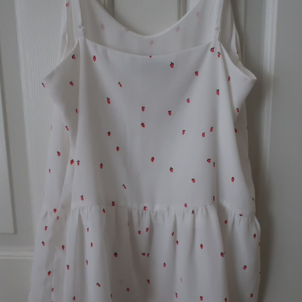 Dalia strawberry print tank top- XS - Picture 3 of 4